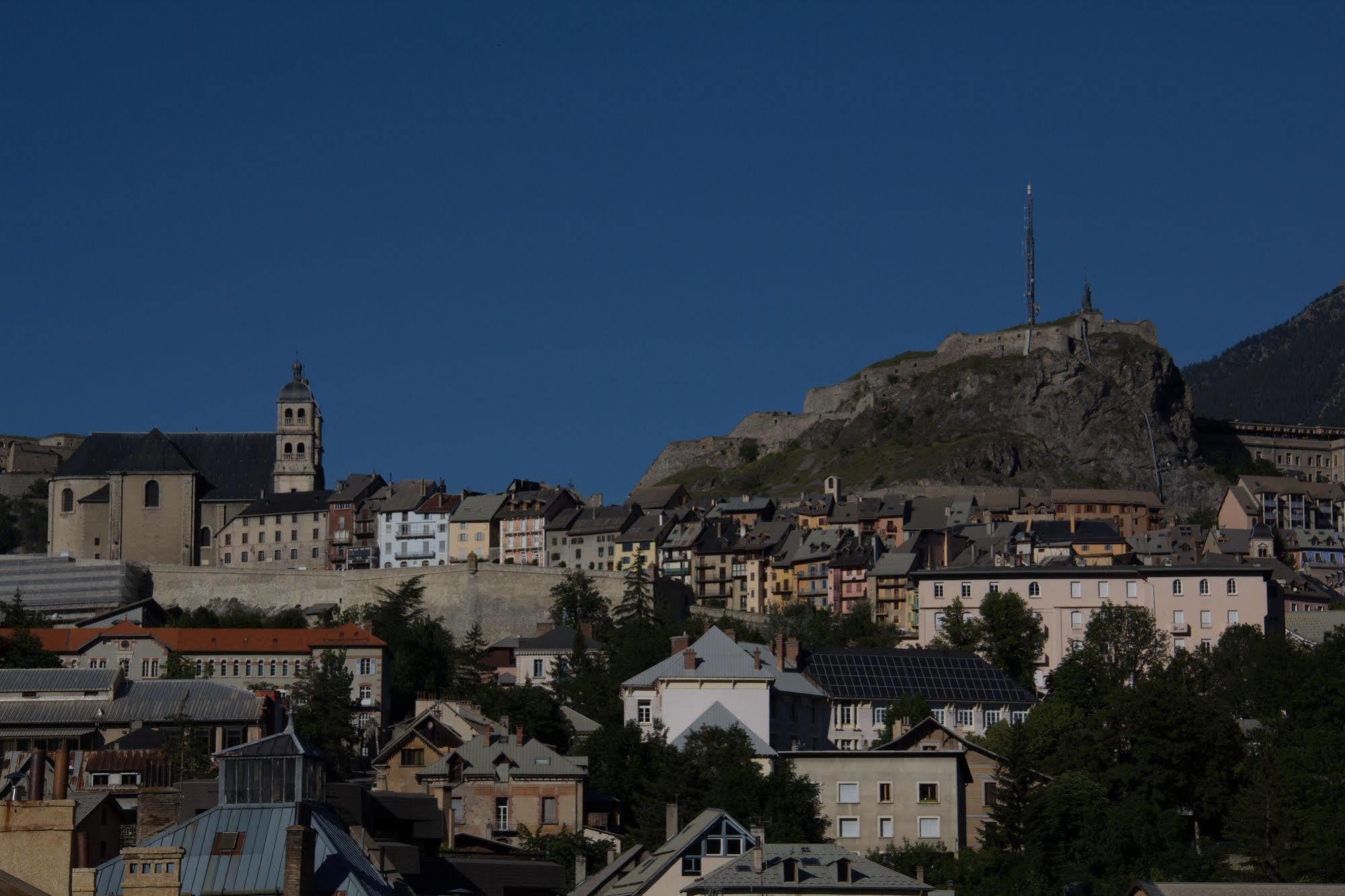 Hotel Mont-Brison Briancon  Exterior photo